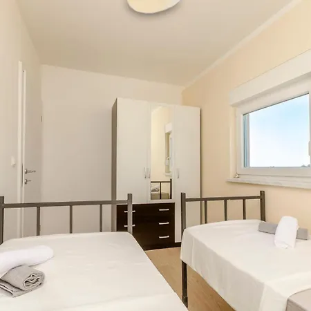 Lorena Apartment *
