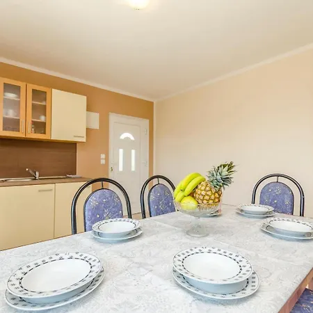 Lorena Apartment *